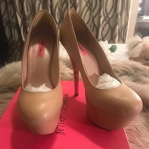 Betsey Johnson Gilllian Nude Lea Heel in Nude